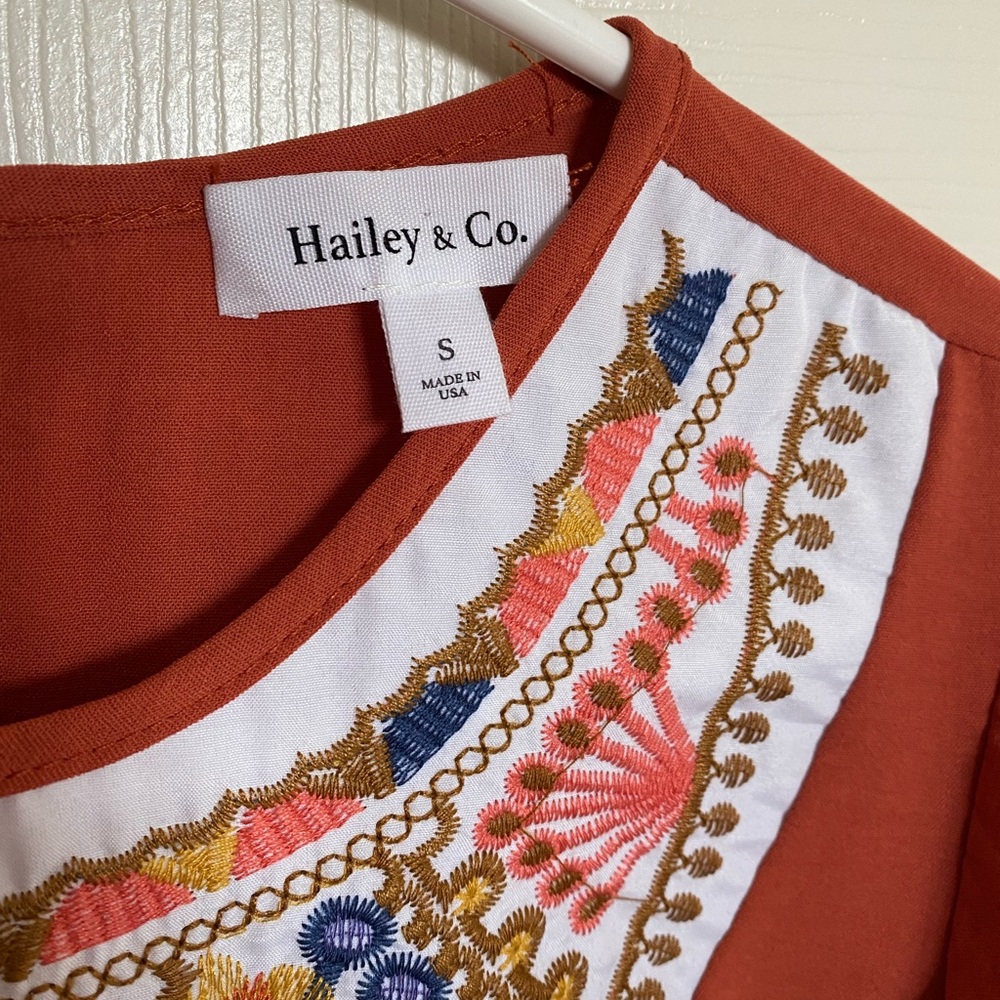 Rust Embroidered Flutter Top Size Small - Picture 2 of 4